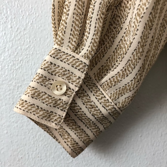 🩷 Rena Rowan Pattern Button down - Picture 5 of 9